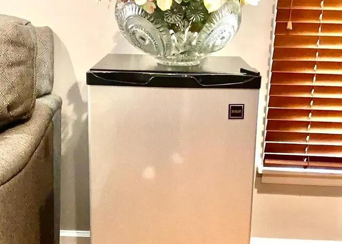 B5 A Private In Downtown With Desk And Wi-fi Near Everything Naperville