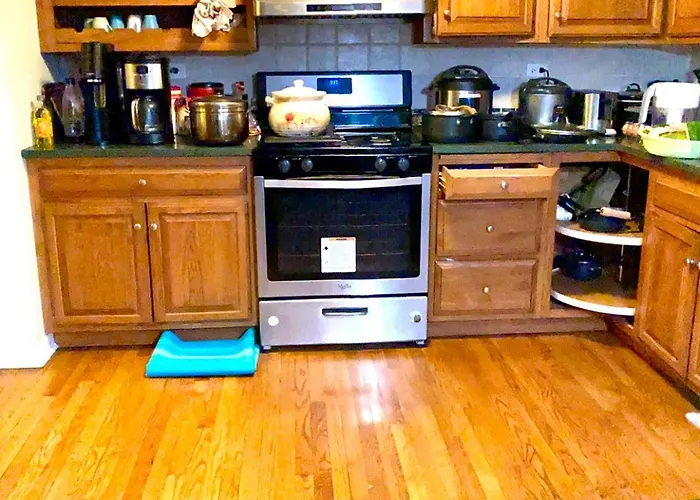 B5 A Private In Downtown With Desk And Wi-fi Near Everything Habitación en casa particular Naperville