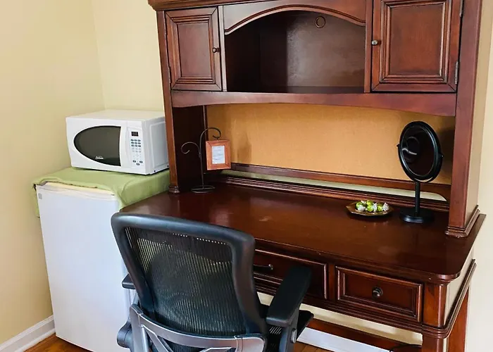 B1 A Private In Downtown With Desk And Wi-fi Near Everything * Naperville